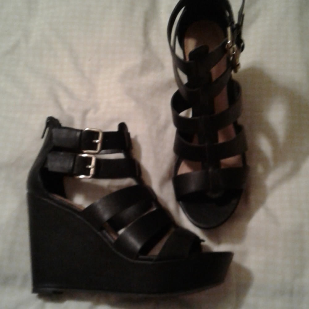 Black Wedges